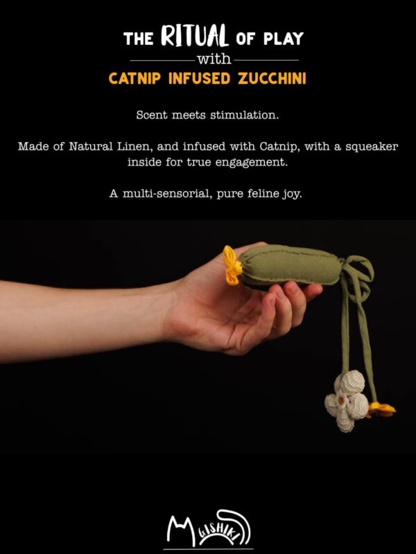 GISHIKI Catnip Infused Zucchini Cat Toy – Handstitched Natural Linen with Premium Catnip & Squeaker | Lightweight for Batting, Tossing & Carrying | Interactive Hunting Play Enrichment – 28 cm