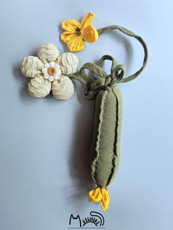 GISHIKI Catnip Infused Zucchini Cat Toy – Handstitched Natural Linen with Premium Catnip & Squeaker | Lightweight for Batting, Tossing & Carrying | Interactive Hunting Play Enrichment – 28 cm