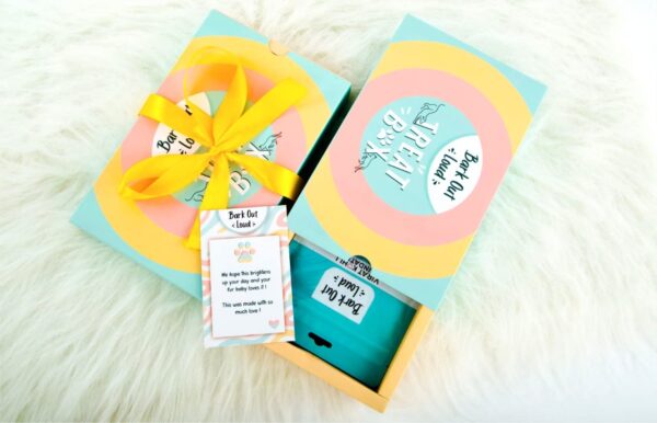 61vSl35uvsL._SL1280_.jpg BARK OUT LOUD By Vivaldis - Perfect Treat Stick Gift Box For Dog And Cat, Contains 4 Delicious Dog Treats For All Life Stages, Chicken Flavor (Pack Of 4)