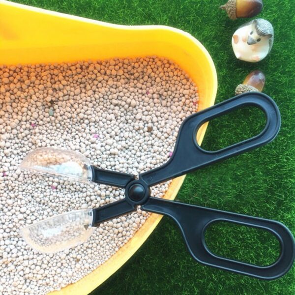 71se25Ix75L._SL1001_.jpg Portable Litter/Poop/Potty Scoop Cum Cleaning Tool for Hamster/Rabbit/Guinea Pigs/Puppy/Kitten/Dog/Cat/Chinchilla/Gerbil/Mice/Rat (Random Color)