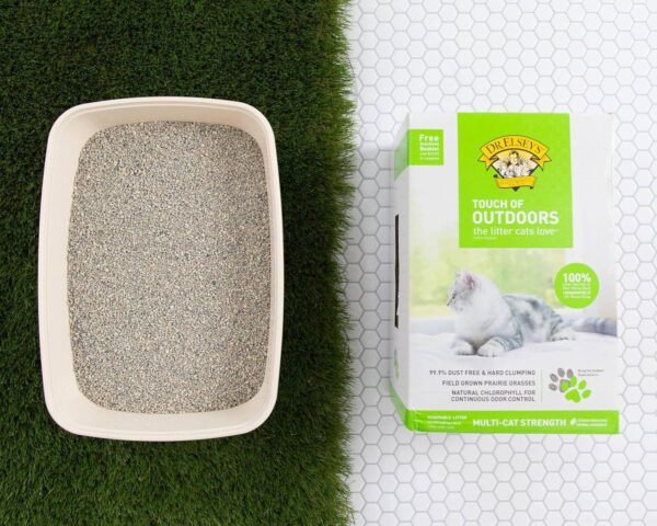 Dr. Elsey’s Touch of Outdoors Bentonite Cat Litter, Natural Chlorophyll for Odour Control, Dust-Free, Quick Absorption, Hard Clumping, Reduces Stress, Multi-Cat Friendly - 9.08 kg